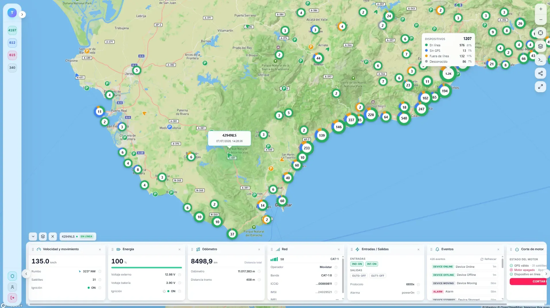 Mapa de seguimiento de flotas con rutas de vehículos y posiciones en tiempo real